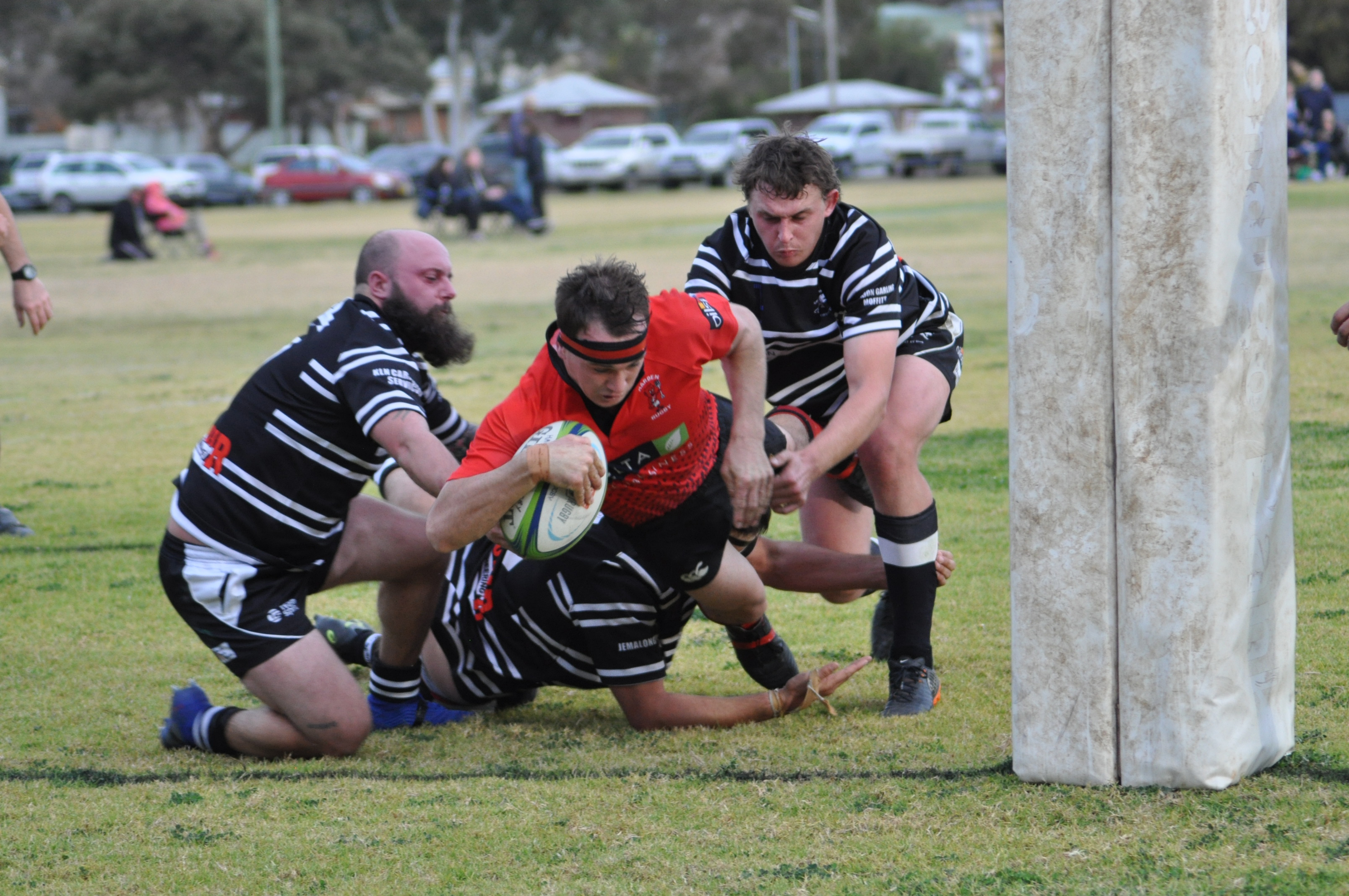 Tri-Colours and Red Devils Set For Top of the Table Clash @ Harden