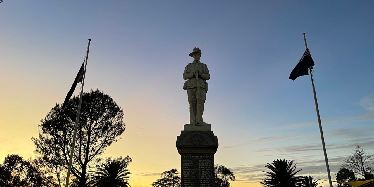 Hundreds Turn Out For Dawn Service at Newson Park, Harden