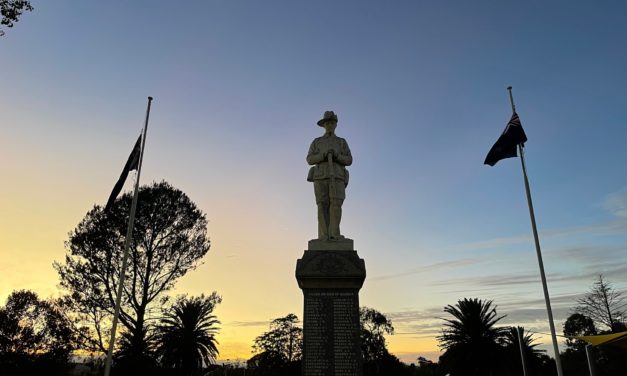 Hundreds Turn Out For Dawn Service at Newson Park, Harden